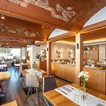 Отель Hubertus 4*